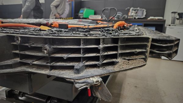 Sähköauton akku ei ole öljypohja – Miksi "nollariski" on vaarallinen harhaluulo Suomen teillä?