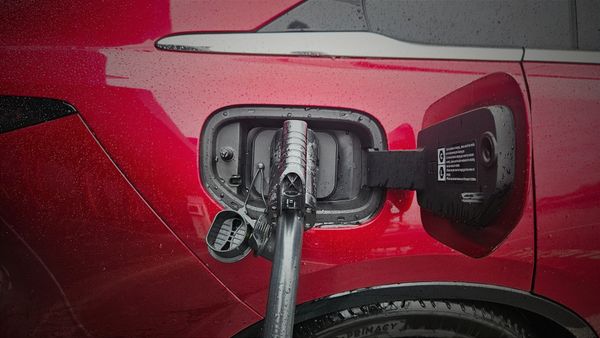 Sähköistyminen: Enemmän kuin pelkkä voimanlähde – Analyysi suomalaisesta autoilun murroksesta