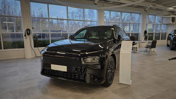 Uudet vuoden 2026 XPENG G6 ja G9 – Latausteho jopa 530 kW