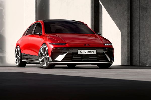 Hyundai IONIQ 6 uudistui: Lisää pituutta, lisää nappeja ja vähemmän syitä poiketa huoltoasemalla