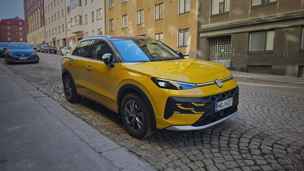 Ensifiilis: Volkswagen T-ROC 2026 – Suomalaisten suosikki uudistuu onnistuneesti