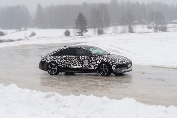 Hyundai ja Suomen talvi: Kun ”lumihiutale mittaristossa” ei olekaan vikakoodi vaan kutsu tanssiin
