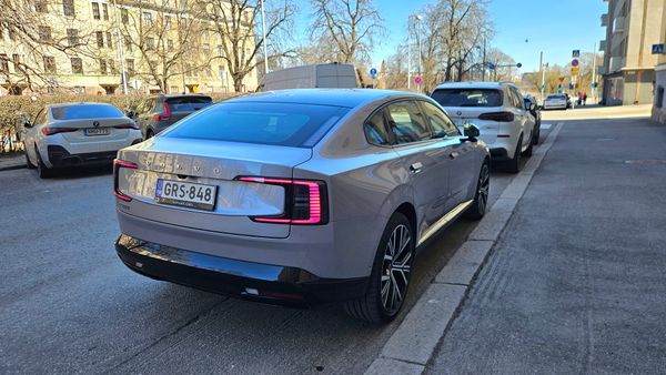 Ensifiilis: Volvo ES90 2026 – Ruotsalainen lippulaiva sähköistyy tyylillä