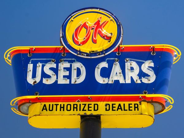 Käytetyn auton osto 2026: Näin vältät sudenkuopat – autoliikkeet, Ruotsin tuontiautot ja viat heti kaupan jälkeen