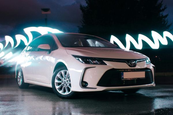 Maailman 10 myydyintä automallia 2026 – Toyota Corolla johtaa, Tesla Model Y nousussa