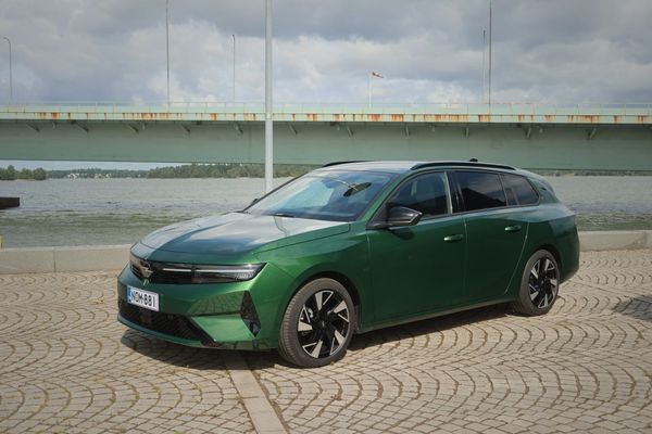 Ostajan tuomio: Opel Astra Sports Tourer Hybrid 2026 – halpisfarmari vai fiksu valinta?