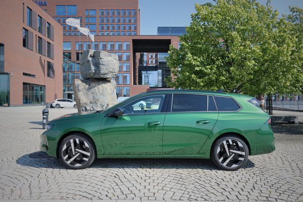 Ostajan tuomio: Opel Astra Sports Tourer Electric 2026 – 12 000 euron kysymys