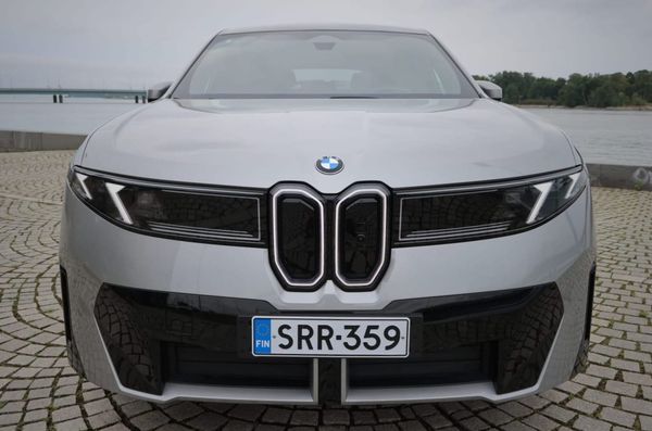 Ostajan tuomio: Uusi BMW iX3 50 xDrive — Neue Klassen ensimmäinen isku