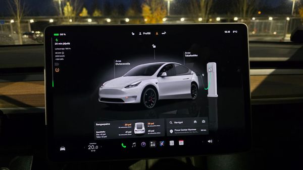 Nurmekseen ja takaisin – kolme sähköautoa, yksi kiukutteleva Supercharger ja oppitunti matka-ajosta