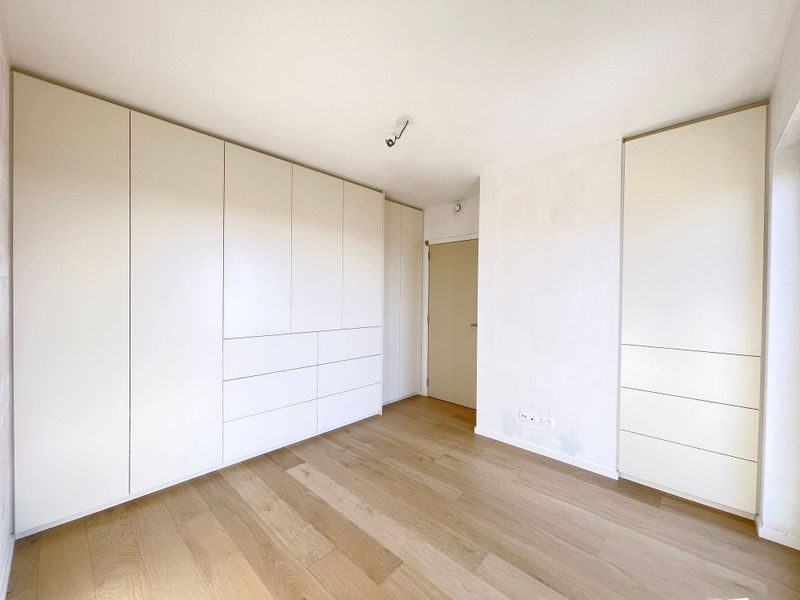 Ruime dressing en opbergruimte in Wetteren (20-027)