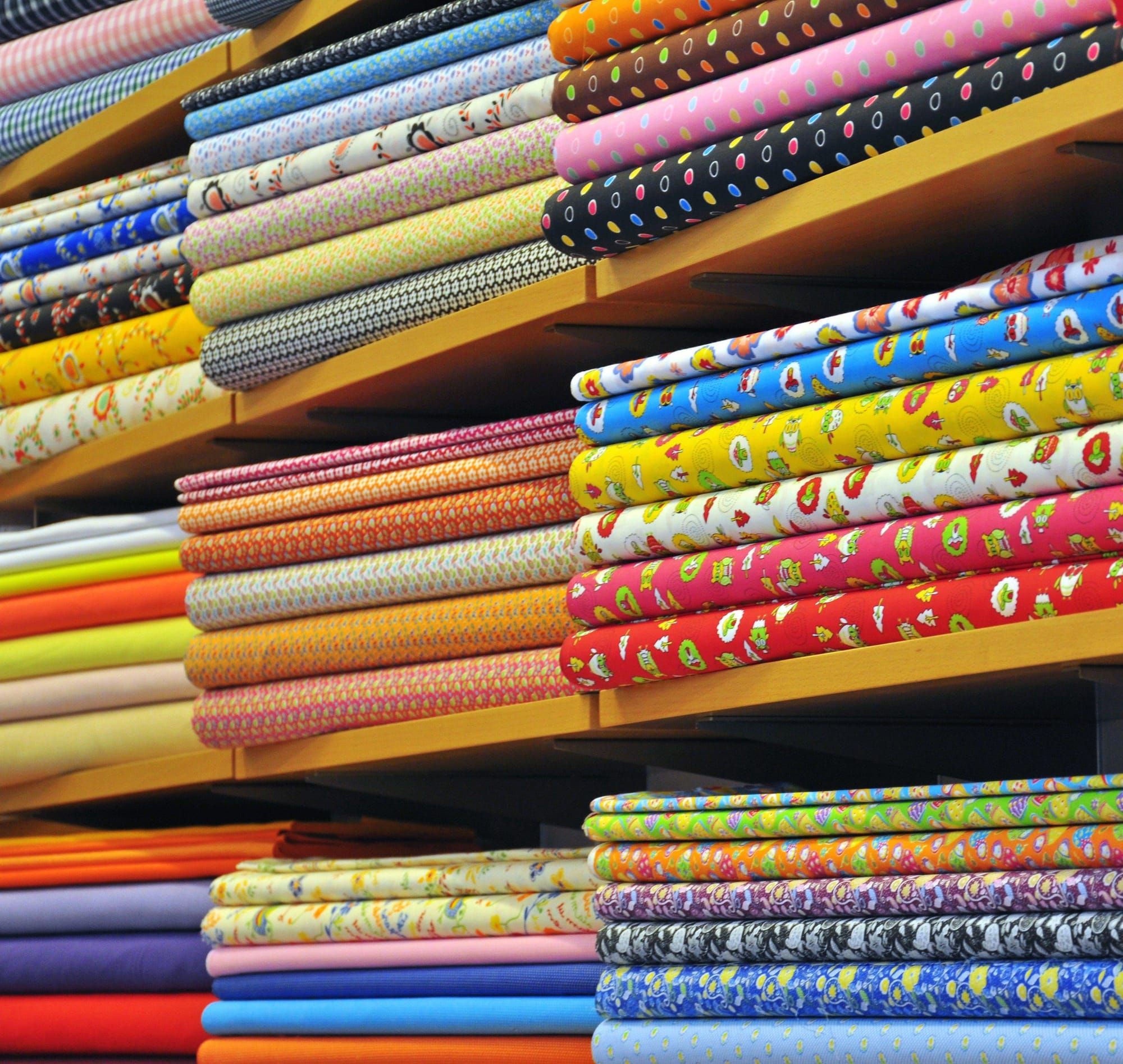 Quilt Fabric, Quilt sewing and fabric for craft projects! Beautiful bolts of quilt fabrics neatly stacked ready for beginner quilters to select from. 