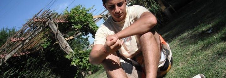 Cómo vencer a tu crítico interno: la importancia del auto-habla y el Modelo ABCDE