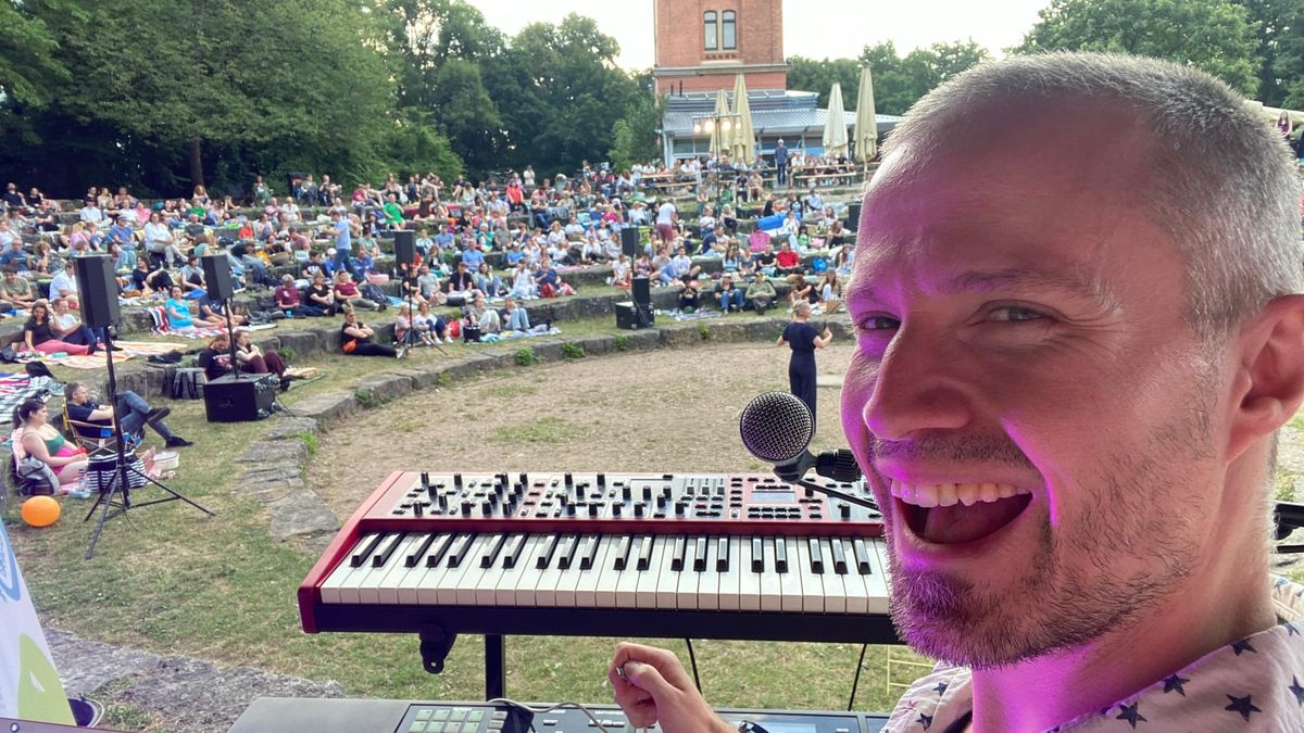 Joe Weis - Live auf der Bühne