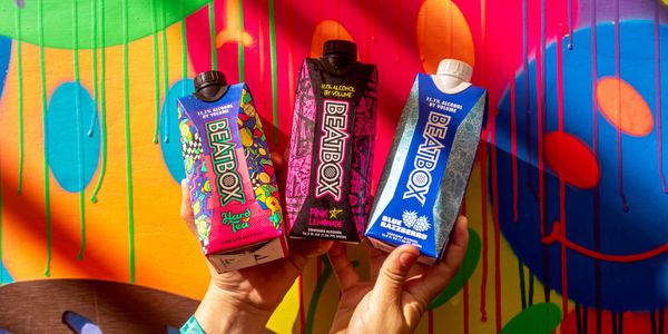 Cómo las celebridades impulsan el mercado de cócteles listos para beber