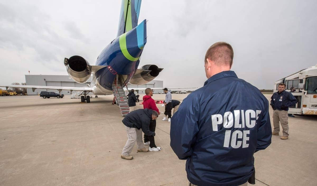 What’s missing from Bloomberg’s story about the DHS ‘deportation’ fleet