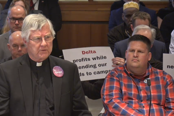 Public outcry vs. ‘public servants’: MN airport officials ignore community demands on Delta ICE flights, approve luxury lounge plan