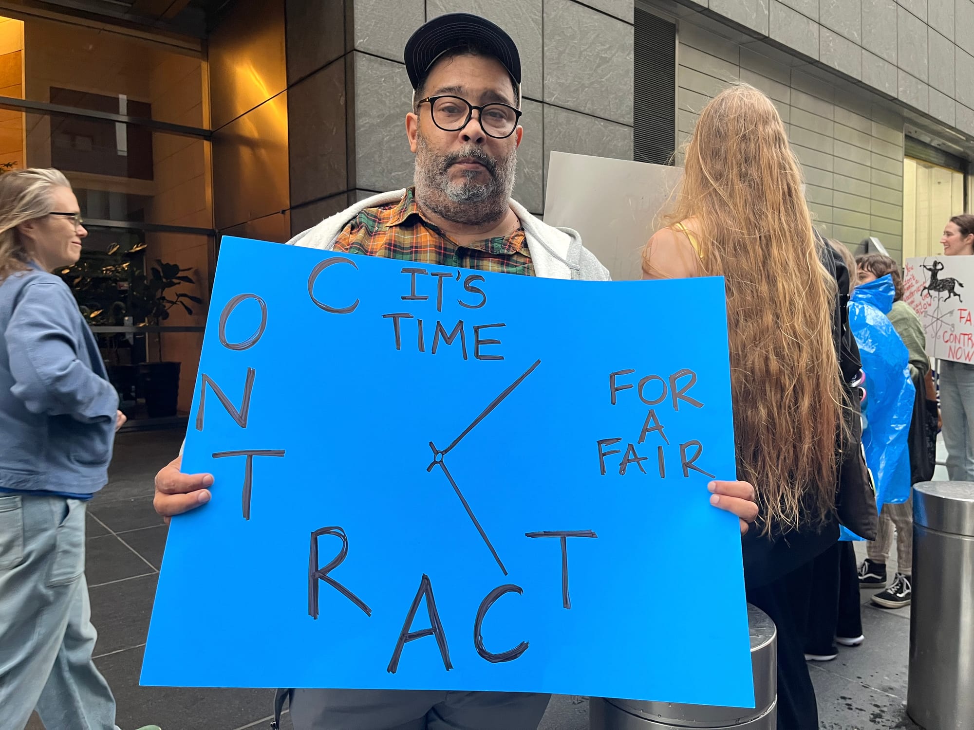 American Folk Art Museum Workers Picket Gala, Calling for Higher Wages