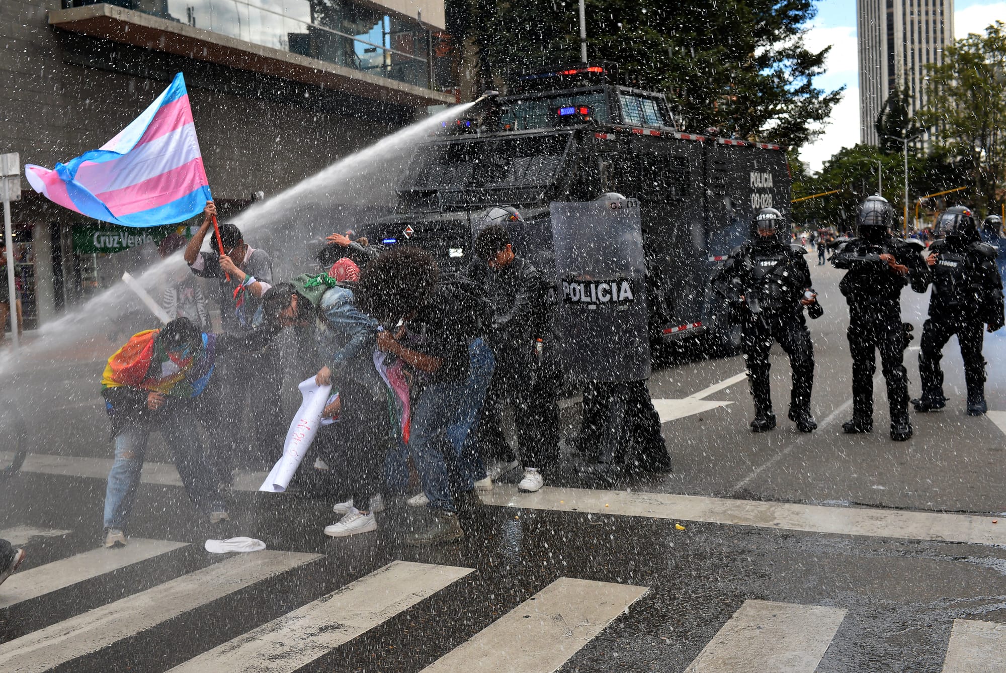 Hundreds Protest in Colombia After Far-Right President Removes Works From National Museum