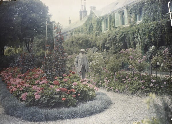 Monet in front of his house at Giverny, 1921