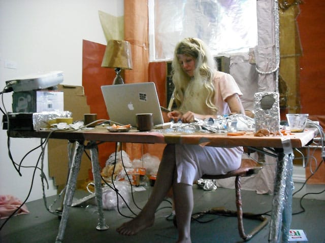 Hannah Heilmann performing