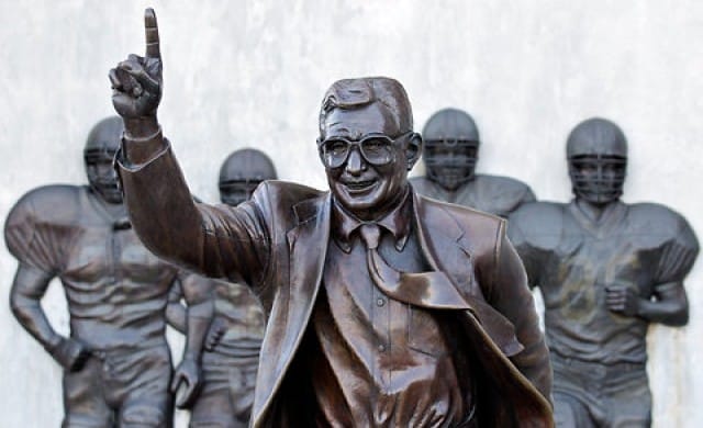 The Joe Paterno statue. Image by Rob Carr.