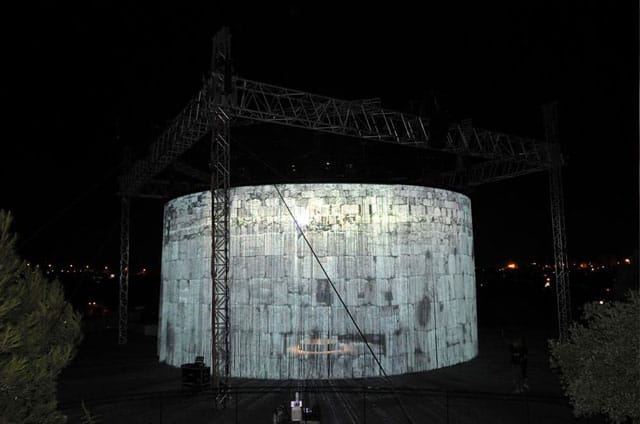 Ron Arad's "720 Degrees"