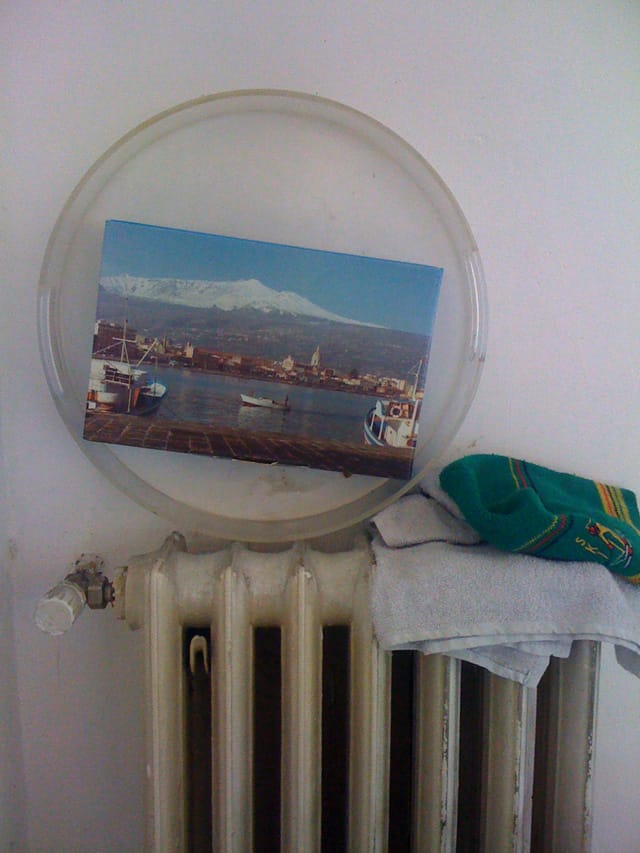 Manuel Larrazàbal Scano's traces around the apartment