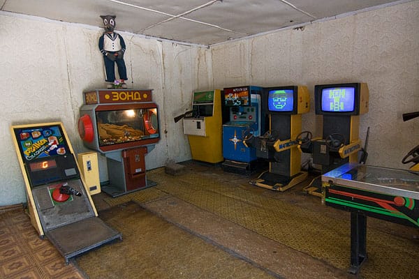 Gyumri arcade photograph by K. Shamlian (All photographs courtesy Ianyan Magazine, used with permission)