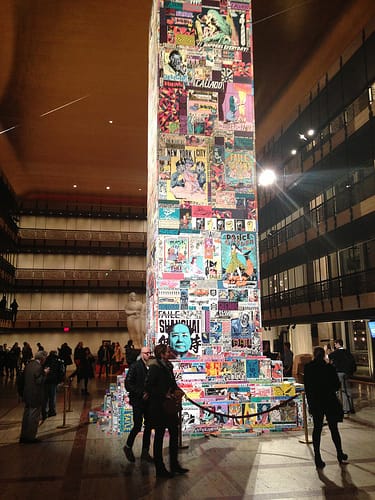 A view of the central column in Les Ballets de Faile (photo by the author for Hyperallergic)