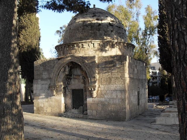 Mausoleum in Mamilla Cemetery (via Wikimedia)
