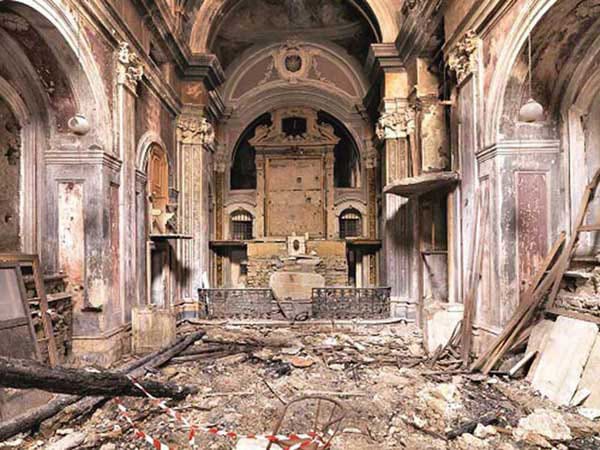 The church of Santa Maria in ruins (image via The Art Newspaper)