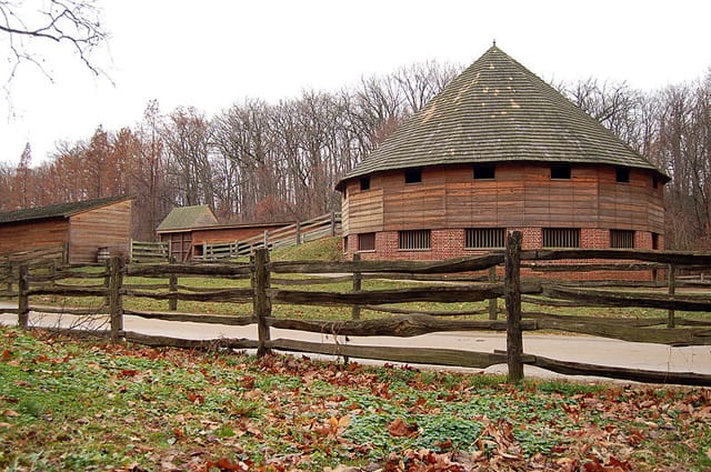 A recreation of George Washington's 16-sided barn (image via Wikipedia)
