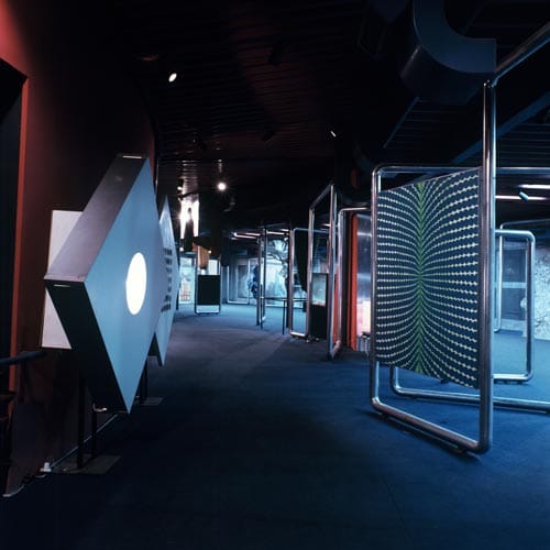 Nasaka Senkichirō and Yoshihara Michio Work, 1970 Stainless steel pipe and recorded sound, approximately 150 meters long Installation view: Gutai Group Exhibition, Midori Pavilion, Expo ’70, Osaka, March 15- September 13, 1970 © Nasaka Senkichirō, Yoshihara Naomi and the former members of the Gutai Art Association, courtesy Museum of Osaka University 