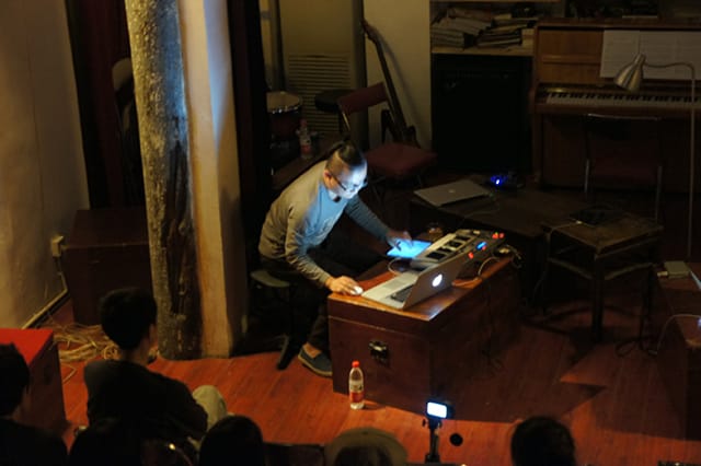 Feng Hao performing in Beijing (Photo by author)