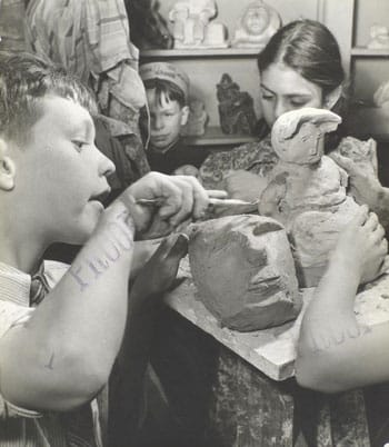 Students at the Queensboro Commmunity Art Center, photographed by Berenice Abbott, May 4, 1939 (from the New York Public LIbrary Digital Gallery).