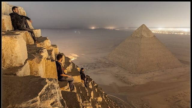 Russian photographers atop the Great Pyramid of Giza (All pyramid images via Gawker)