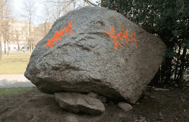 One of the many GIFs in threehundredand