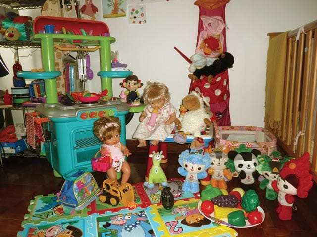 All images from the Sun Yuan and Peng Yung's series "Hong Kong Intervention" (2009) (Courtesy of the artists and Osage Gallery)