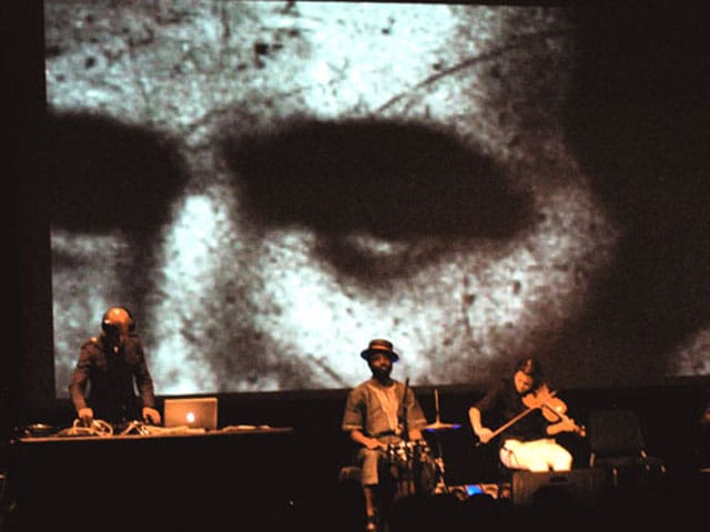 DJ Spooky in front of the eyes of Abraham Lincoln (all photos by the author for Hyperallergic)