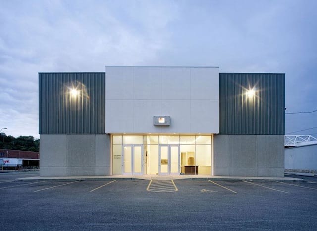 Dolphin Gallery, image via Cupcakes in Regalia