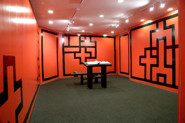 G.T. Pellizzi, “The Red and the Black” (2013), installation view, oil-based enamel on plywood (all images courtesy Y Gallery)