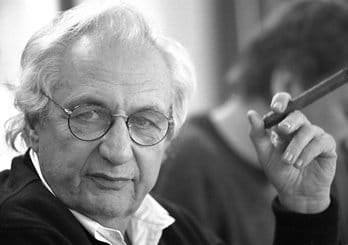 Frank Gehry enjoying a quality stog', a possible gift from a benevolent dictator. (image via)