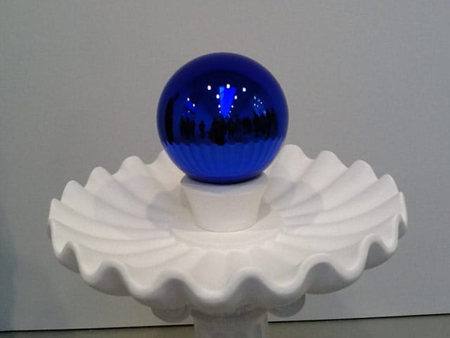 Jeff Koons, "Gazing Ball (Birdbath)" (2013), plaster and glass, 45 3/16 x 27 7/16 x 27 2/8 inches, 114.8 x 69.7 x 69.2 cm (photo by Gail Worley, via worleygig.com)
