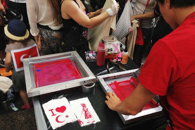 Members of OWS Screenprinters were in Zuccotti Park today showing their support for #OccupyGezi (all photos by the author for Hyperallergic)
