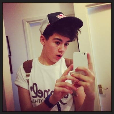 Lesbians Who Look Like Justin Bieber SELFIE