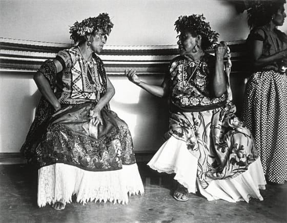 Graciela Iturbide, "The Gossipers (Las chismosas) Series: Juchitán de las mujeres (Mexico, circa 1988) (via collections.lacma.org)