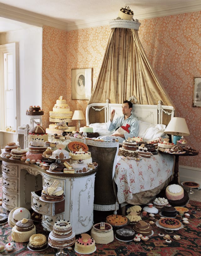 Tim Walker, "Self portrait with eighty cakes Eglingham Hall, Northumberland" (2008) (©Tim Walker, Dreamscapes at The Bowes Museum)