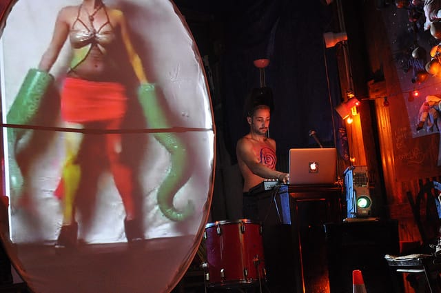 9252332924_7ecb05e8d5_z