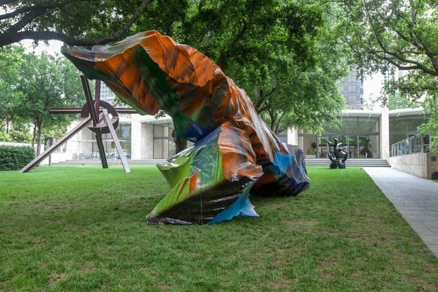 Katharina Grosse, exterior work for "WUNDERBLOCK" (2013) (photo by Kevin Todora)