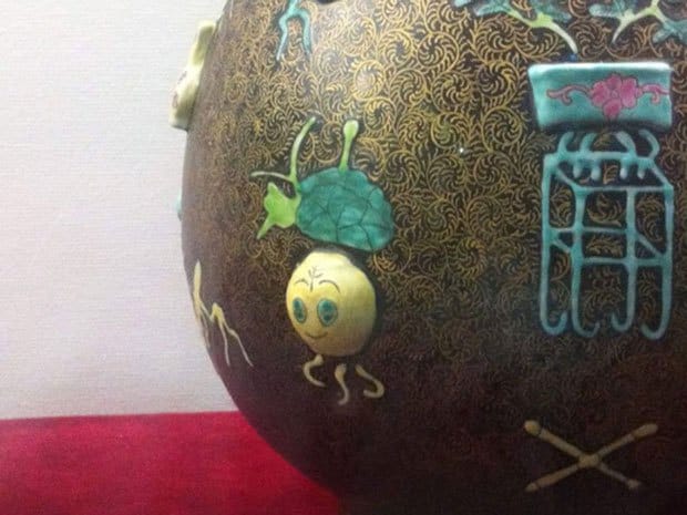 An "artifact" at the museum that looks, admittedly, very fake. (via Weibo by way of National Post)